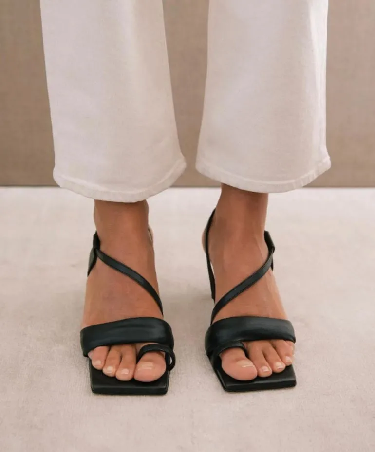 Asymethric Straps Black