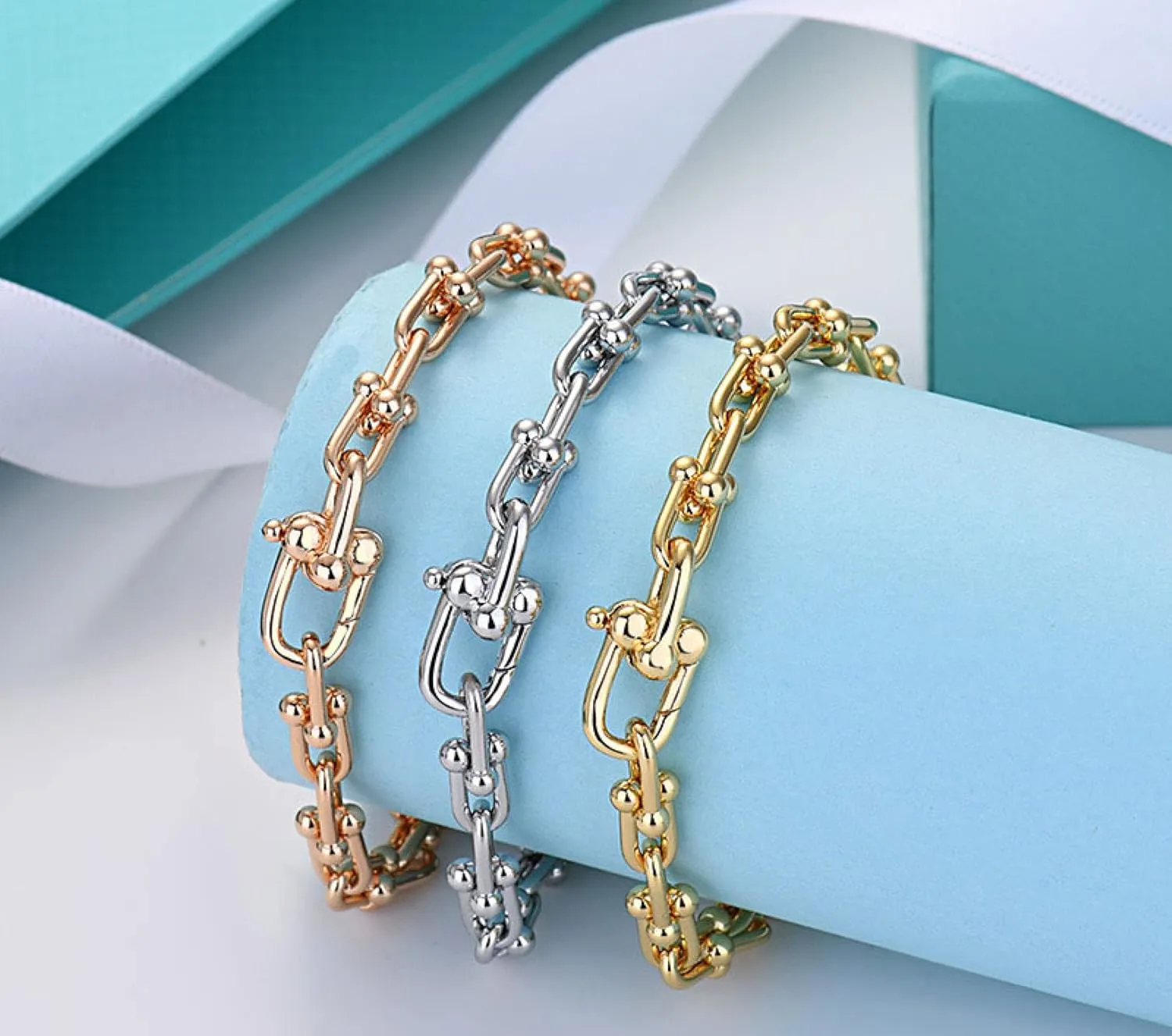 Bracelet for Women and Men,U-Shaped Bracelet Lock Chain Metal Texture,for Almost Any Hand. D