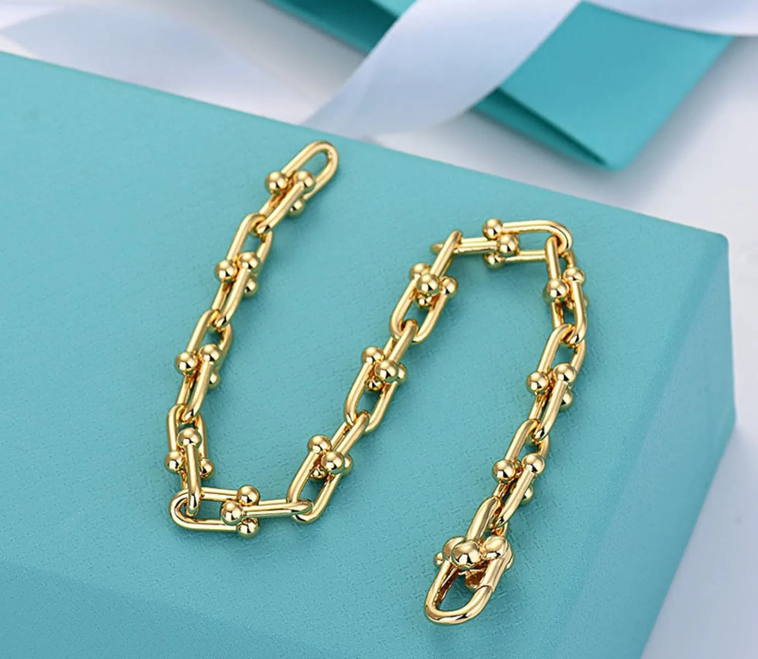 Bracelet for Women and Men,U-Shaped Bracelet Lock Chain Metal Texture,for Almost Any Hand. D