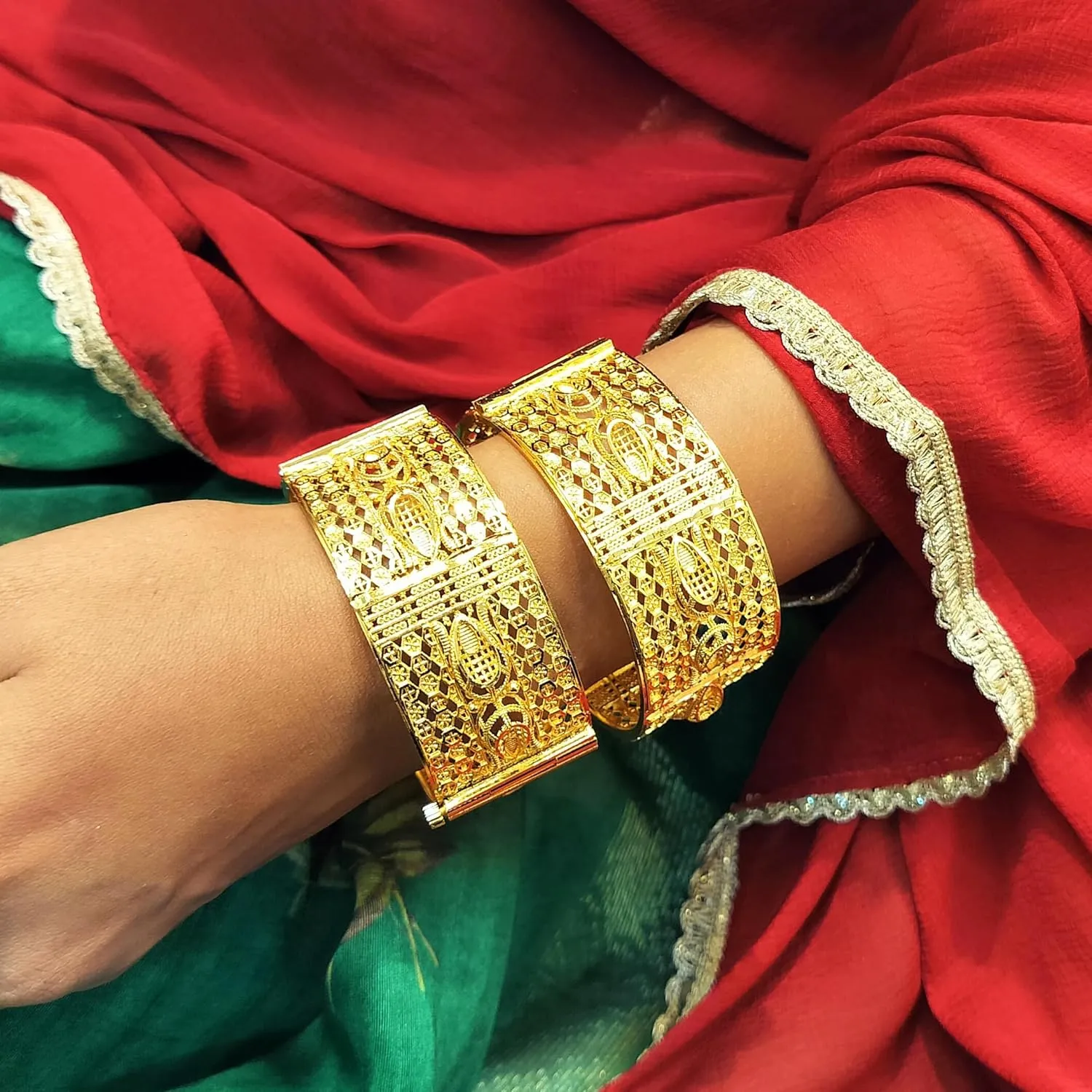 Efulgenz Indian Bangles for Women Indian Bangle Set Gold Tone Plain Glossy Engraved Hinge Openable Big Bracelet Bangle Jewelry for Women