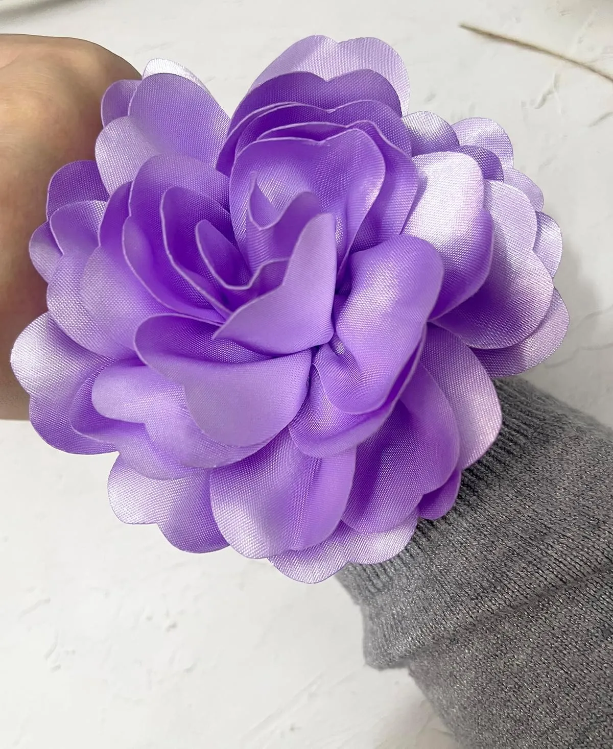 Handmade Camellia Satin Fabric Flower Brooch Pins for Women Vintage Elegant Flower Brooch Hair Clip Pins Wedding Party Dance Dress Clothes Accessories