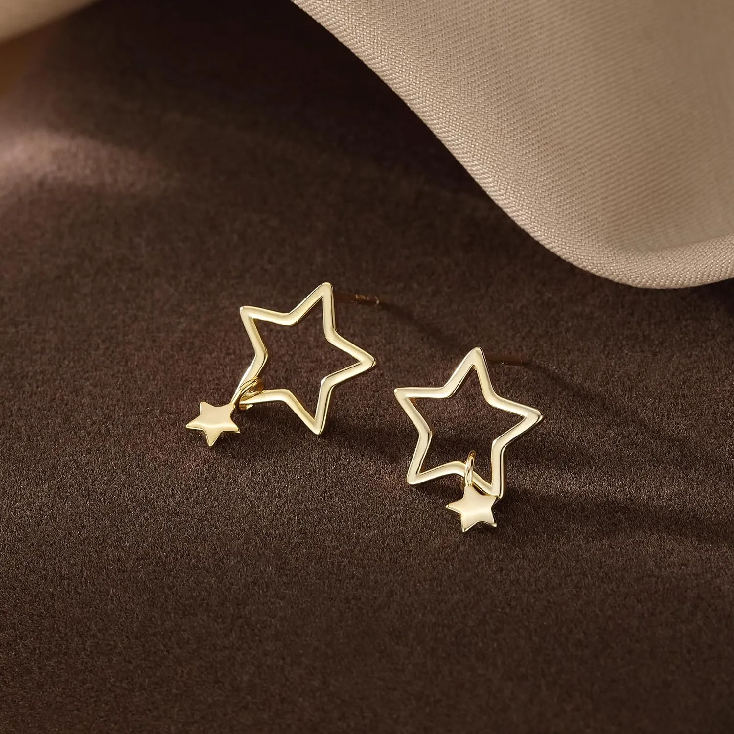 Reffeer Solid 925 Sterling Silver Star Stud Earrings for Women Teens Star Post Stud Earrings Drops