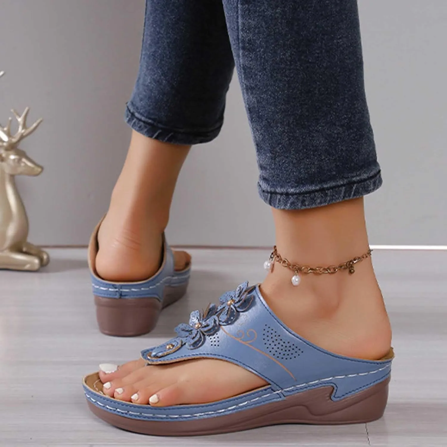 Women's Solid Leather Thong Sandal Floral Embellished Arch Support Slipper Clip Toe Platform Sandals Summer Flip Flop